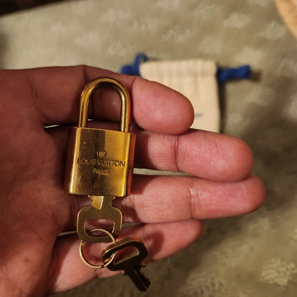 Louis vuitton lock and keys - Picture 3 of 4